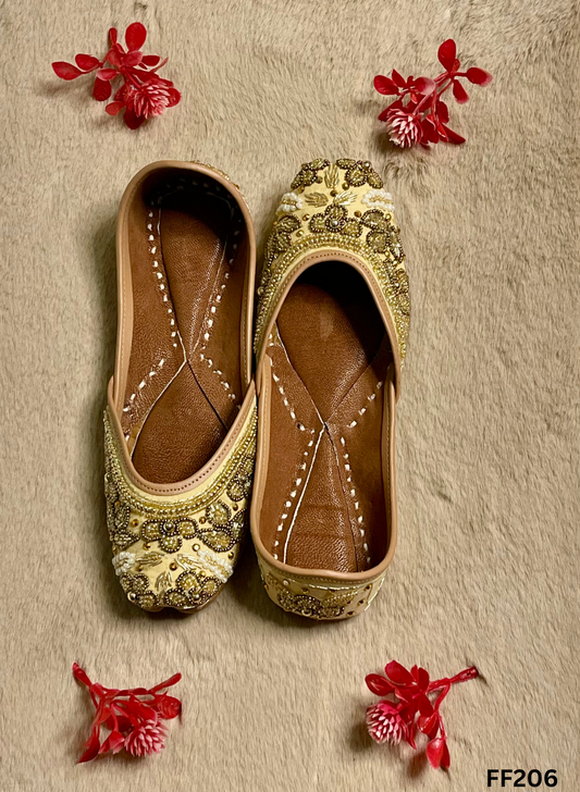 FF206 | Golden | Hand -Work | Punjabi Jutti