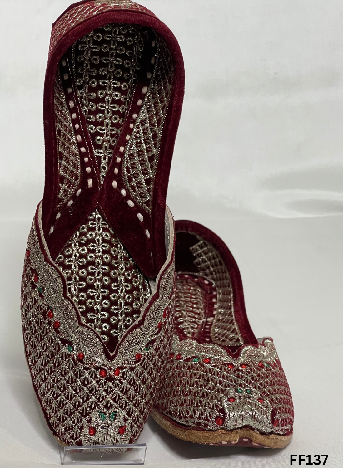 FF137 | Mehroon | Velvet | Thread Work | Punjabi Jutti