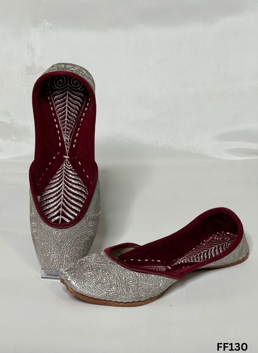 FF130 | Silver | Thread Work Punjabi Jutti