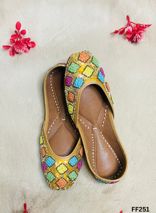 FF251 | Golden  | Hand -Work | Punjabi Jutti