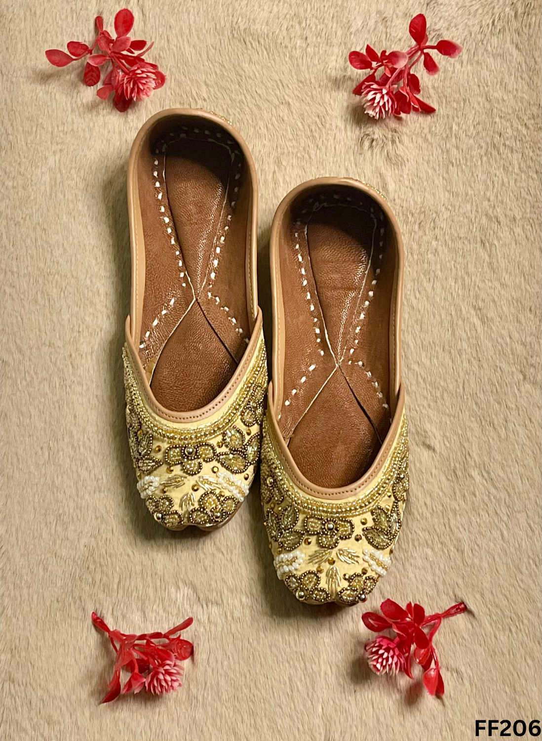 FF206 | Golden | Hand -Work | Punjabi Jutti