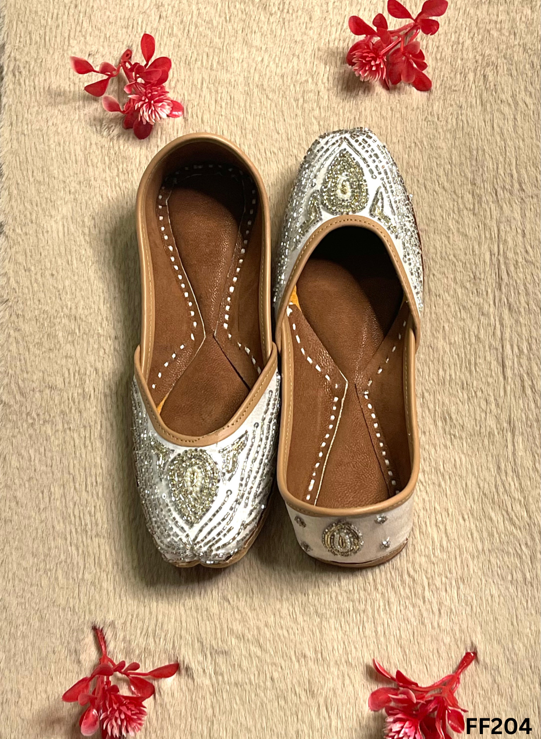 FF204 | Silver| Hand -Work | Punjabi Jutti