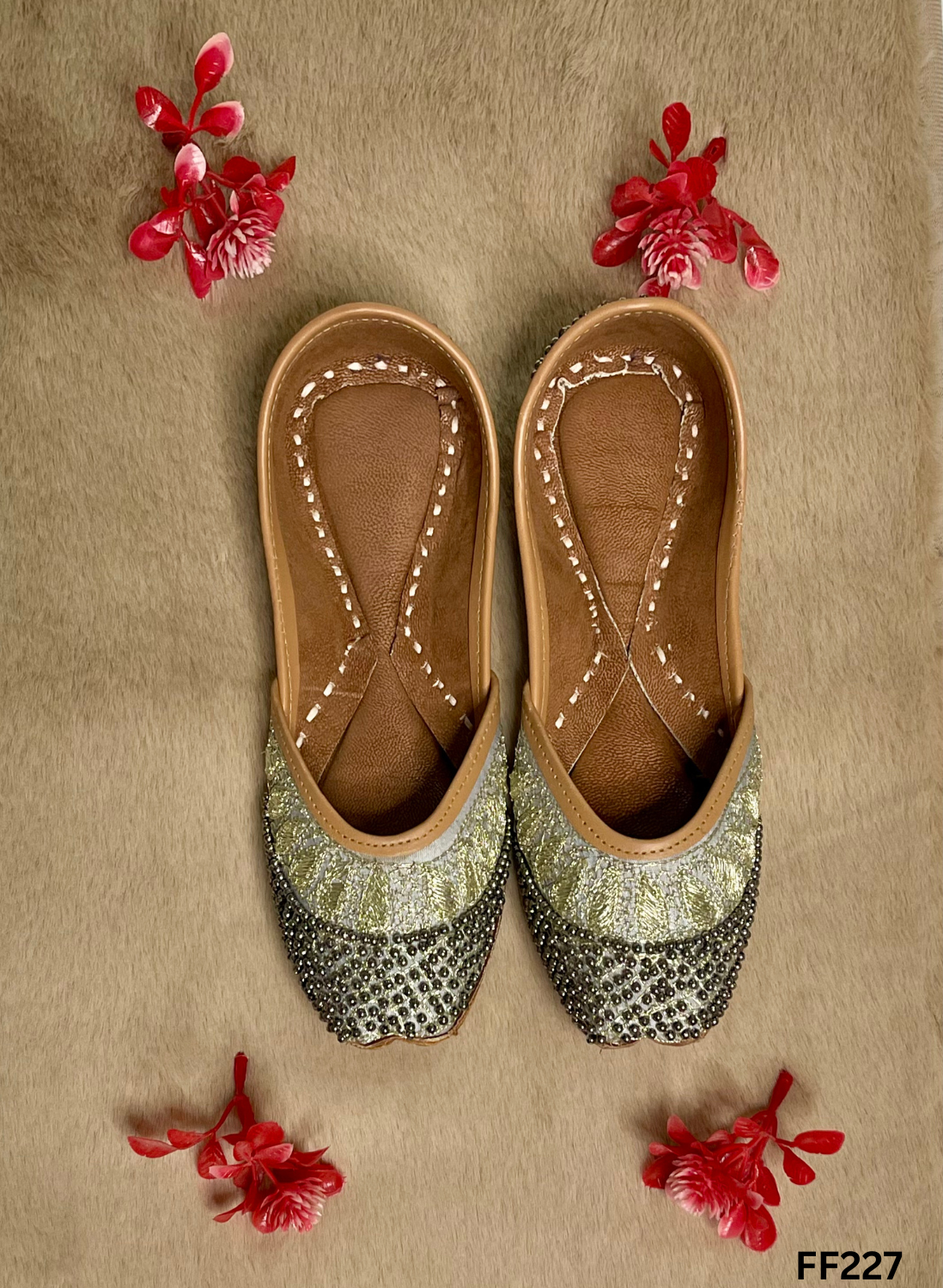 FF227 | Black-Grey | Hand -Work | Punjabi Jutti
