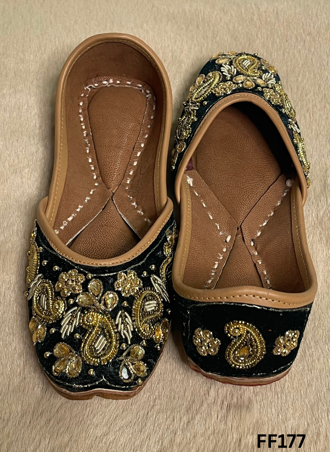FF177 | Black | Velvet | Hand -Work | Punjabi Jutti