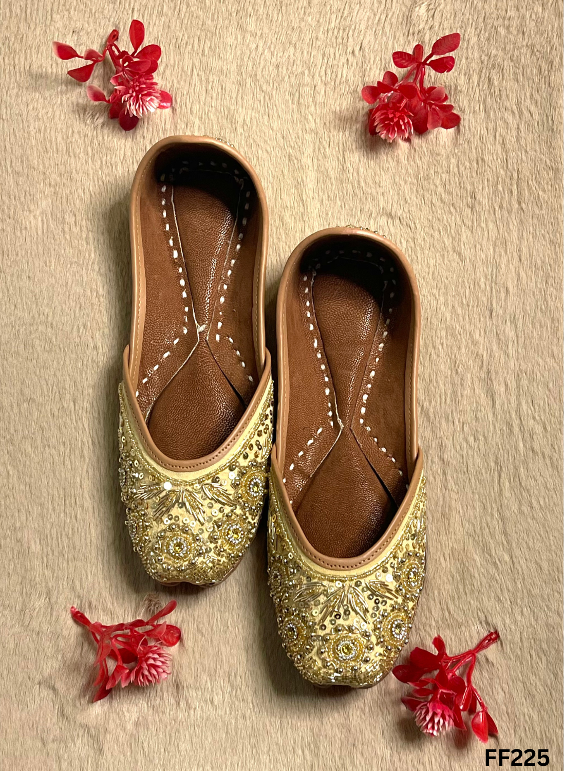 FF225 | Golden | Hand -Work | Punjabi Jutti