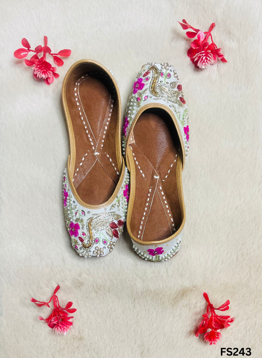 FF243 | Off-White  | Hand -Work | Punjabi Jutti
