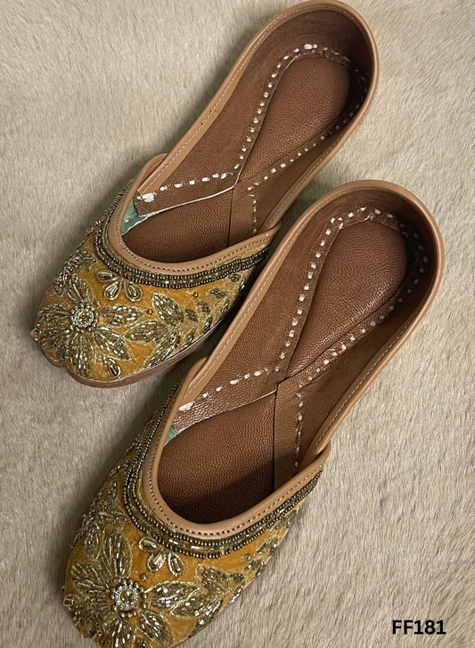 FF181 | Golden | Velvet  | Hand -Work | Punjabi Jutti