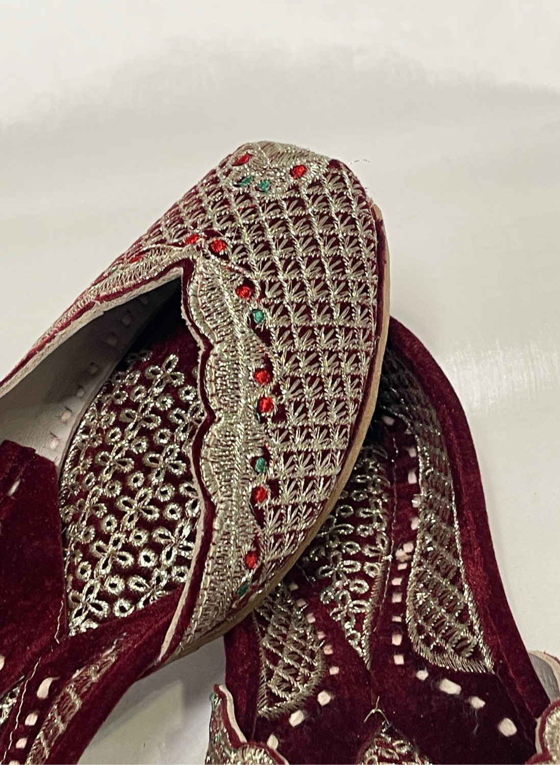 FF137 | Mehroon | Velvet | Thread Work | Punjabi Jutti