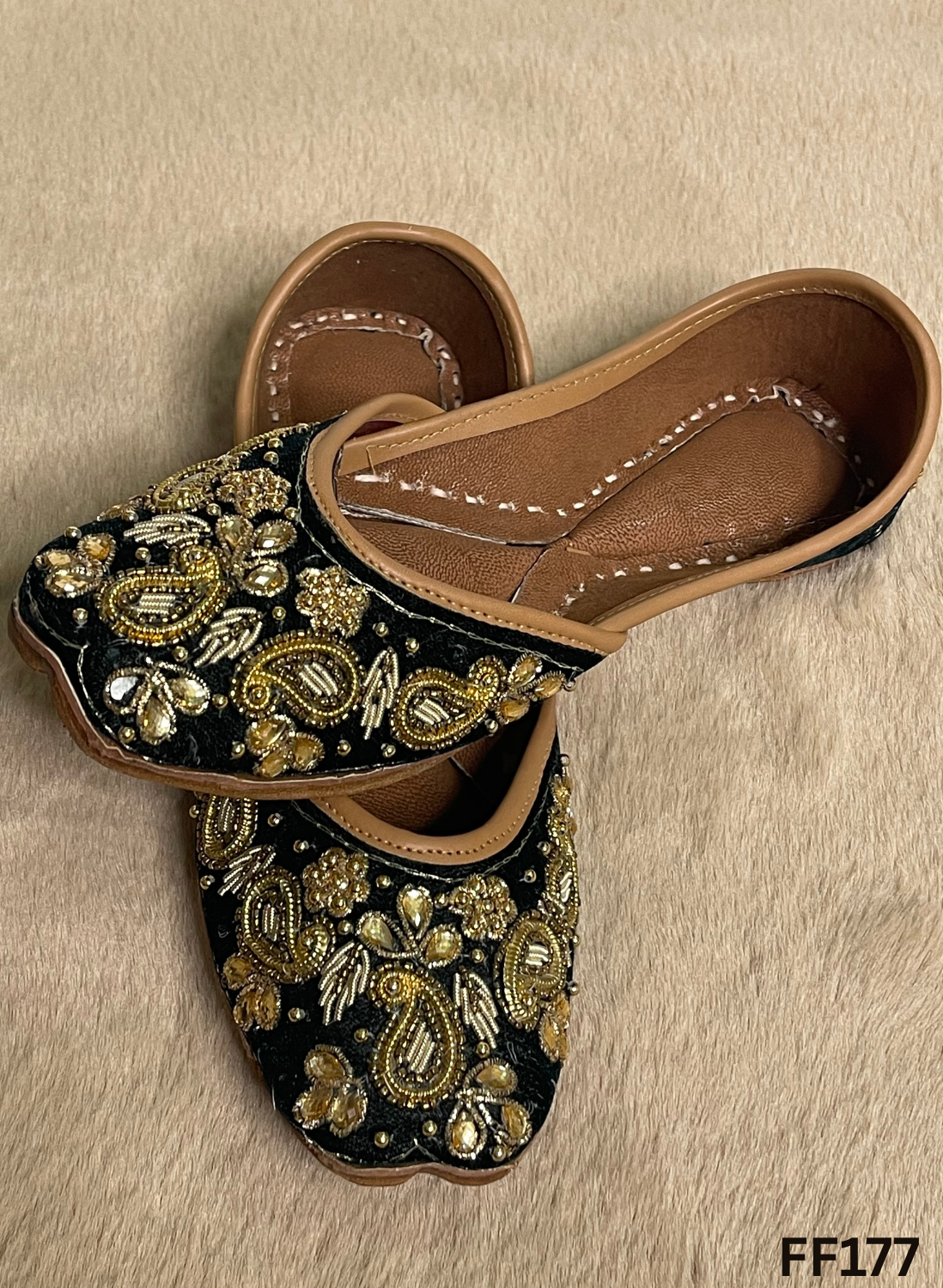 FF177 | Black | Velvet | Hand -Work | Punjabi Jutti