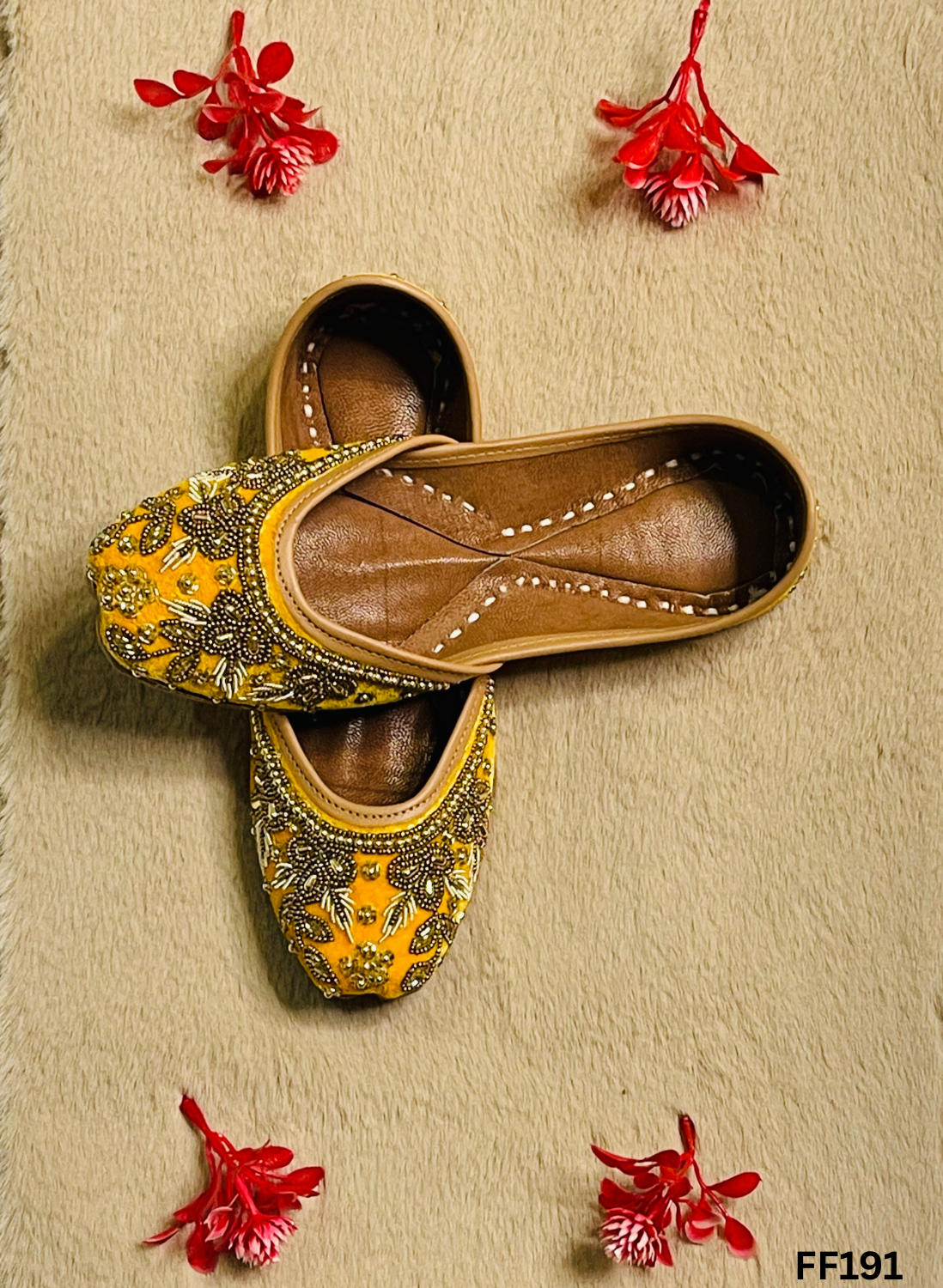 FF191 | Yellow | Velvet | Hand -Work | Punjabi Jutti