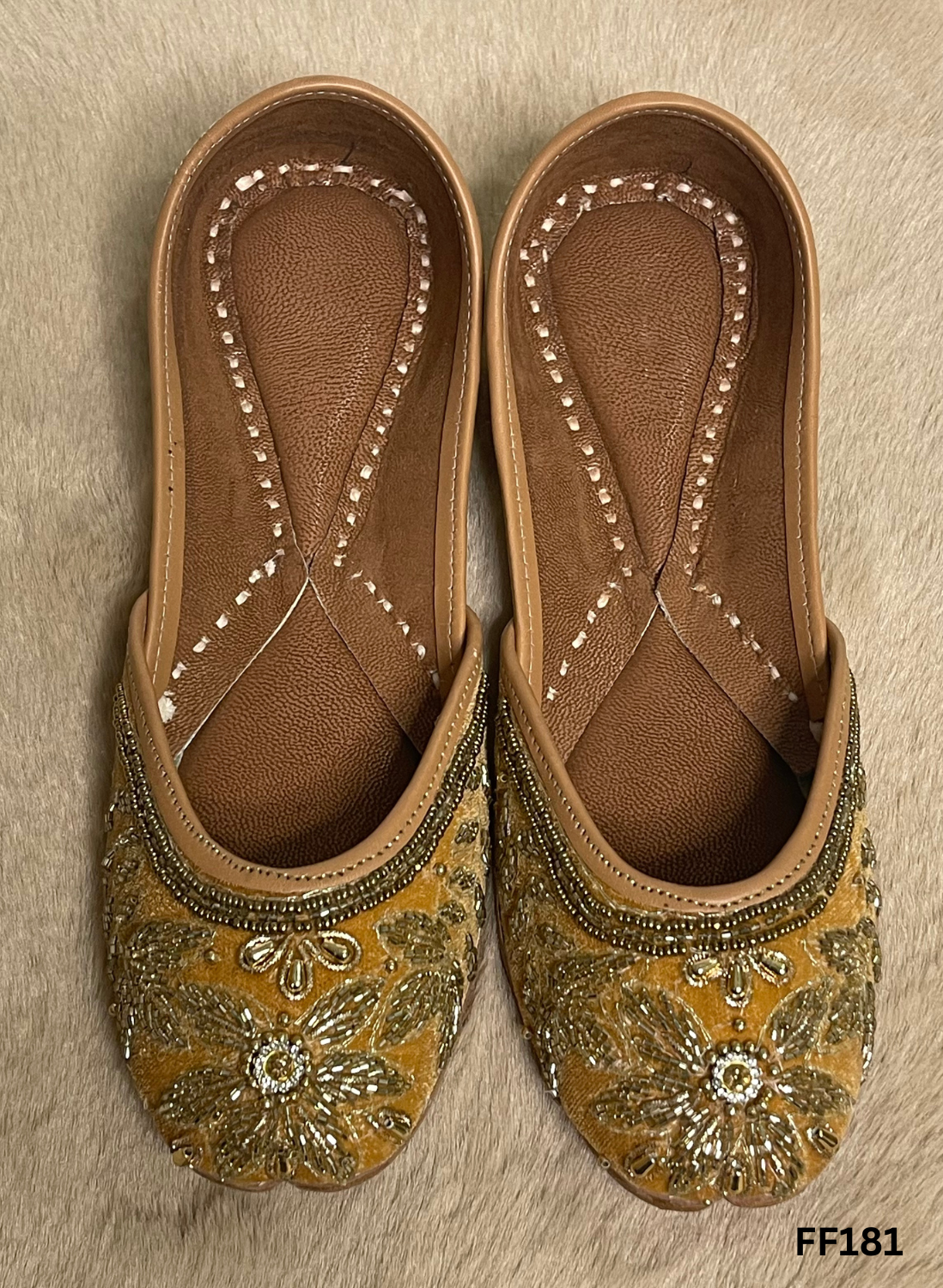 FF181 | Golden | Velvet | Hand -Work | Punjabi Jutti