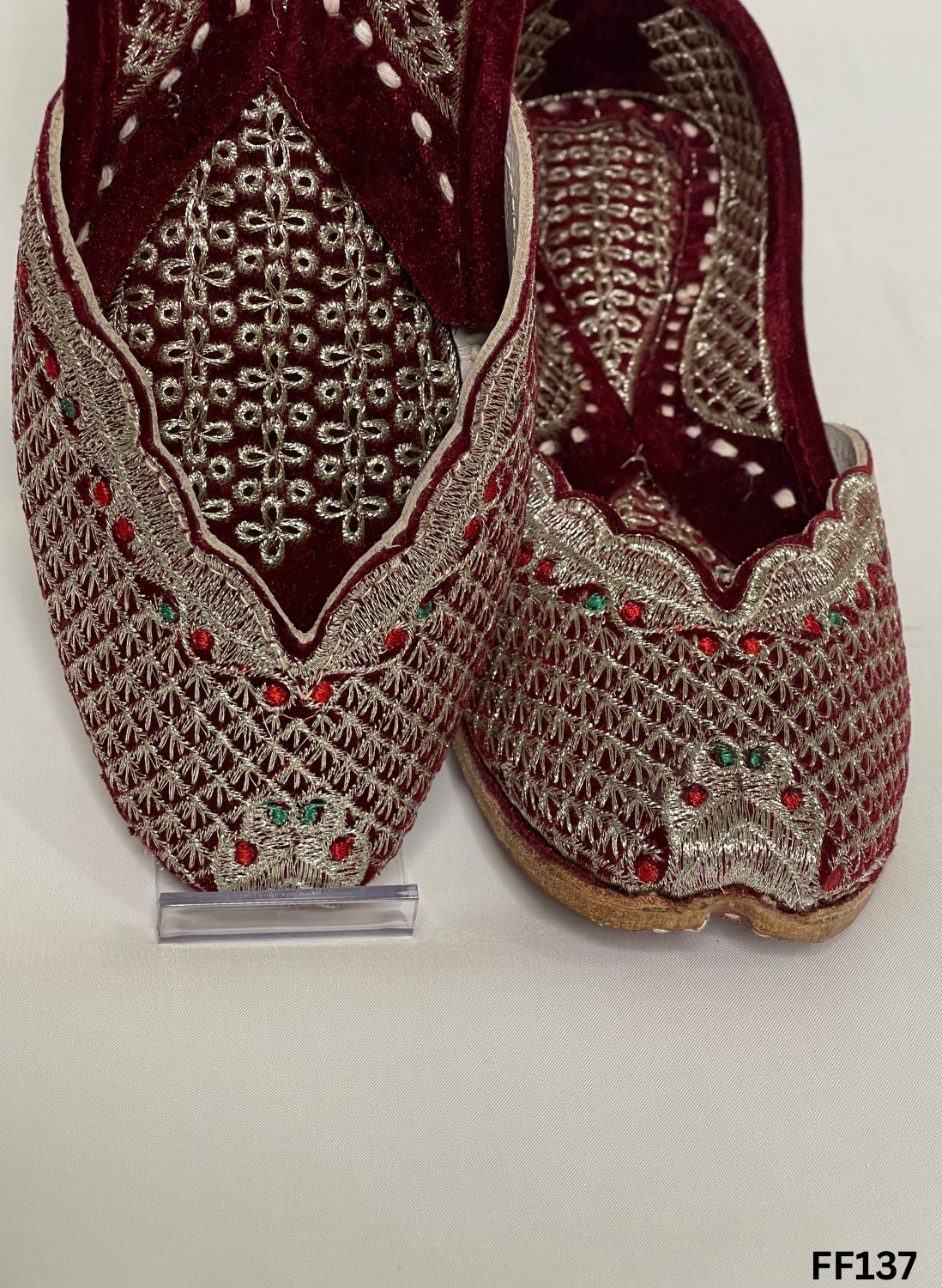 FF137 | Mehroon | Velvet | Thread Work | Punjabi Jutti