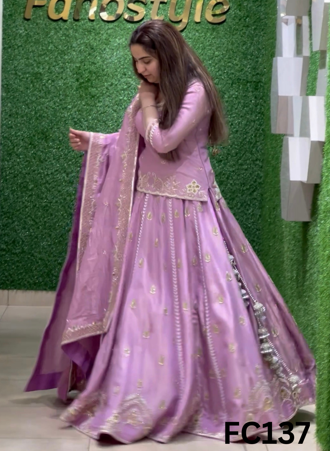 FC137 |  Made To Order (20-25 Days  ) | Shimmer  |  Onion Shade   | Party Wear | Wedding | Festival | Celebrity | Ring Ceremony