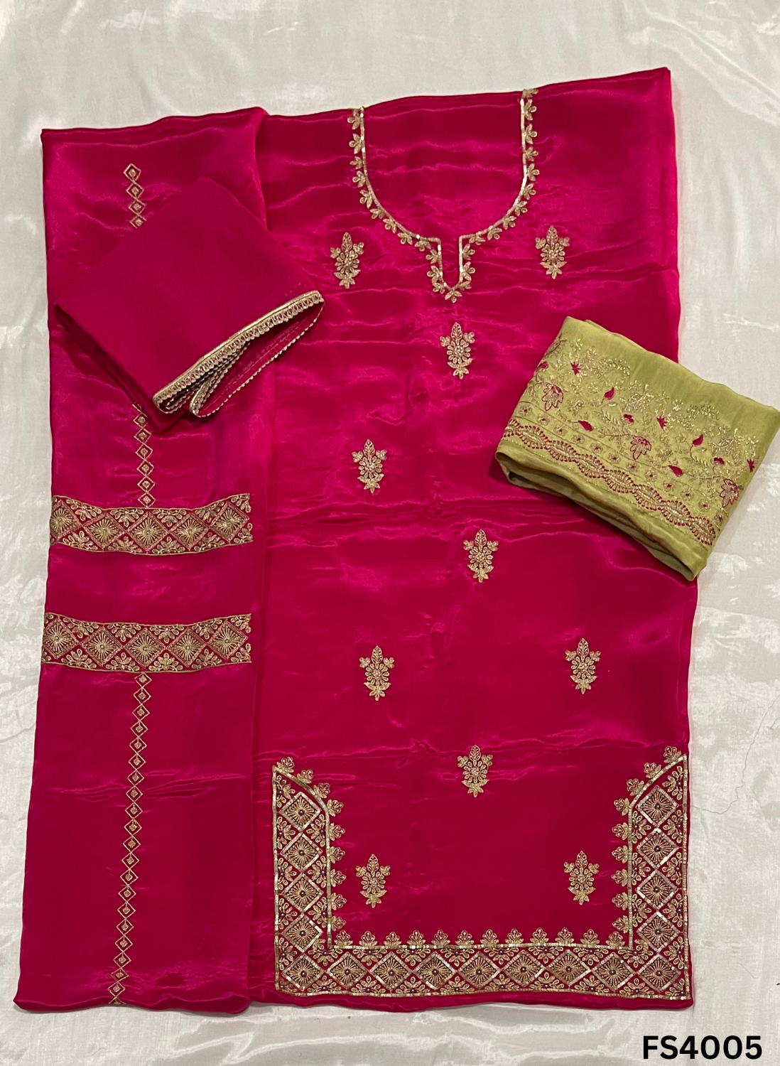 FS4005 | Silk Suit | Party Wear | Ring Ceremony | Festival Suit | Contrast Suit |