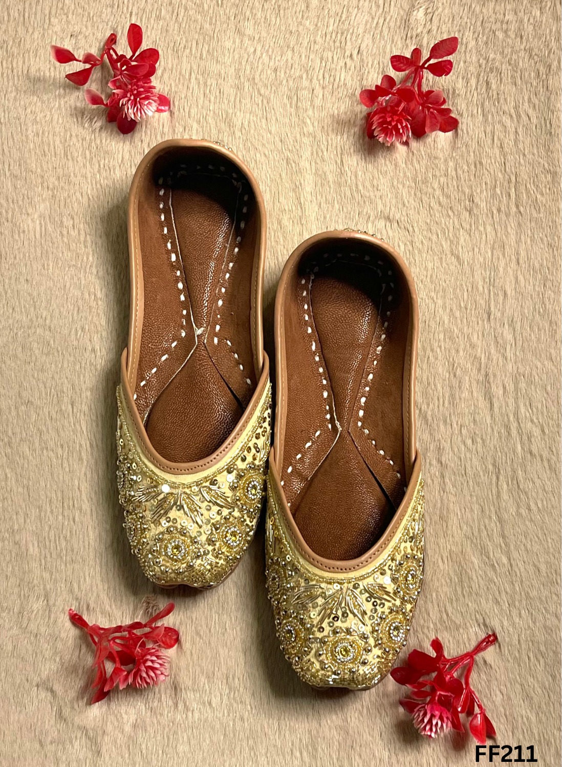 FF211 | Gold | Hand -Work | Punjabi Jutti