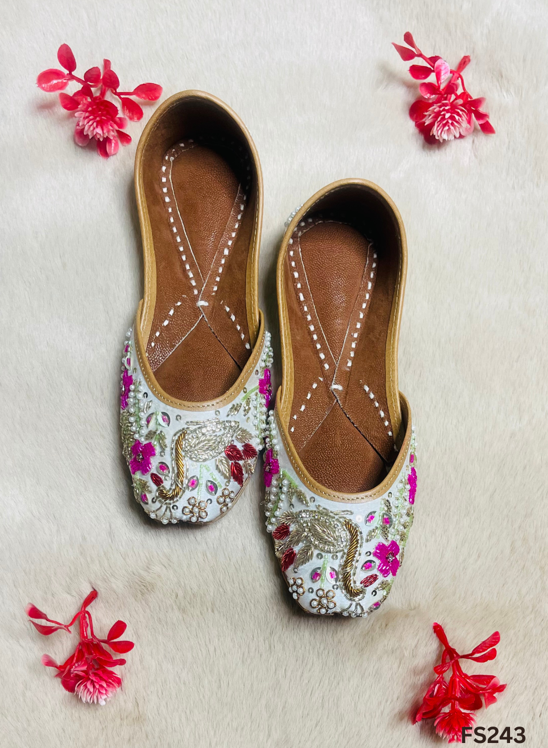 FF243 | Off-White  | Hand -Work | Punjabi Jutti