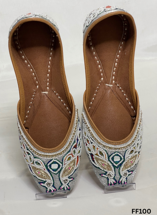 FF100 | Off-White  | Hand-Work | Punjabi Jutti
