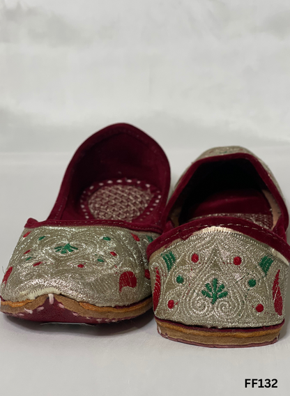 FF132 | Golden | Thread Work | Punjabi Jutti