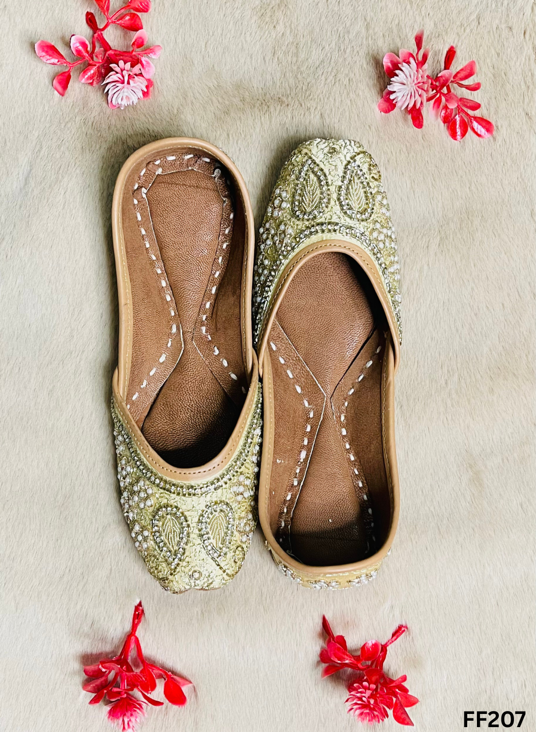 FF207 | Golden | Hand-Work | Punjabi Jutti