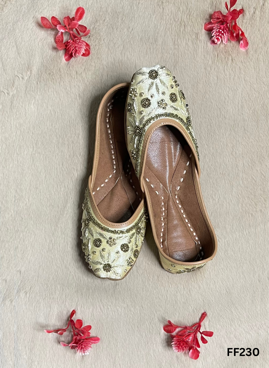 FF230 | Golden | Hand -Work | Punjabi Jutti