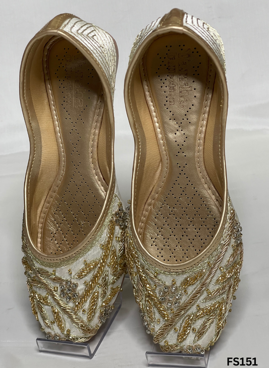 FF151 | Cream | Hand -Work | Punjabi Jutti