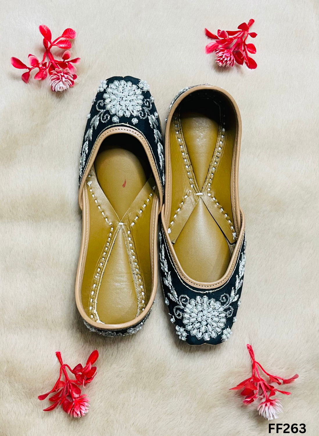 FF263 | Black |  Hand-Work | Punjabi Jutti
