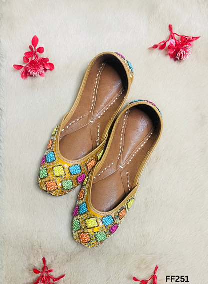 FF251 | Golden  | Hand -Work | Punjabi Jutti