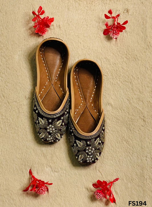 FF194 | Wine | Velvet  | Hand -Work | Punjabi Jutti