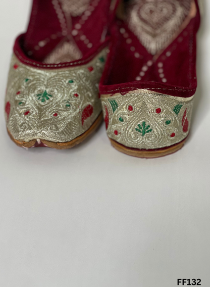 FF132 | Golden | Thread Work | Punjabi Jutti