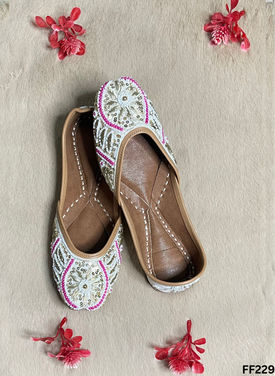 FF229 | Off-White | Hand -Work | Punjabi Jutti