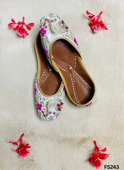 FF243 | Off-White  | Hand -Work | Punjabi Jutti