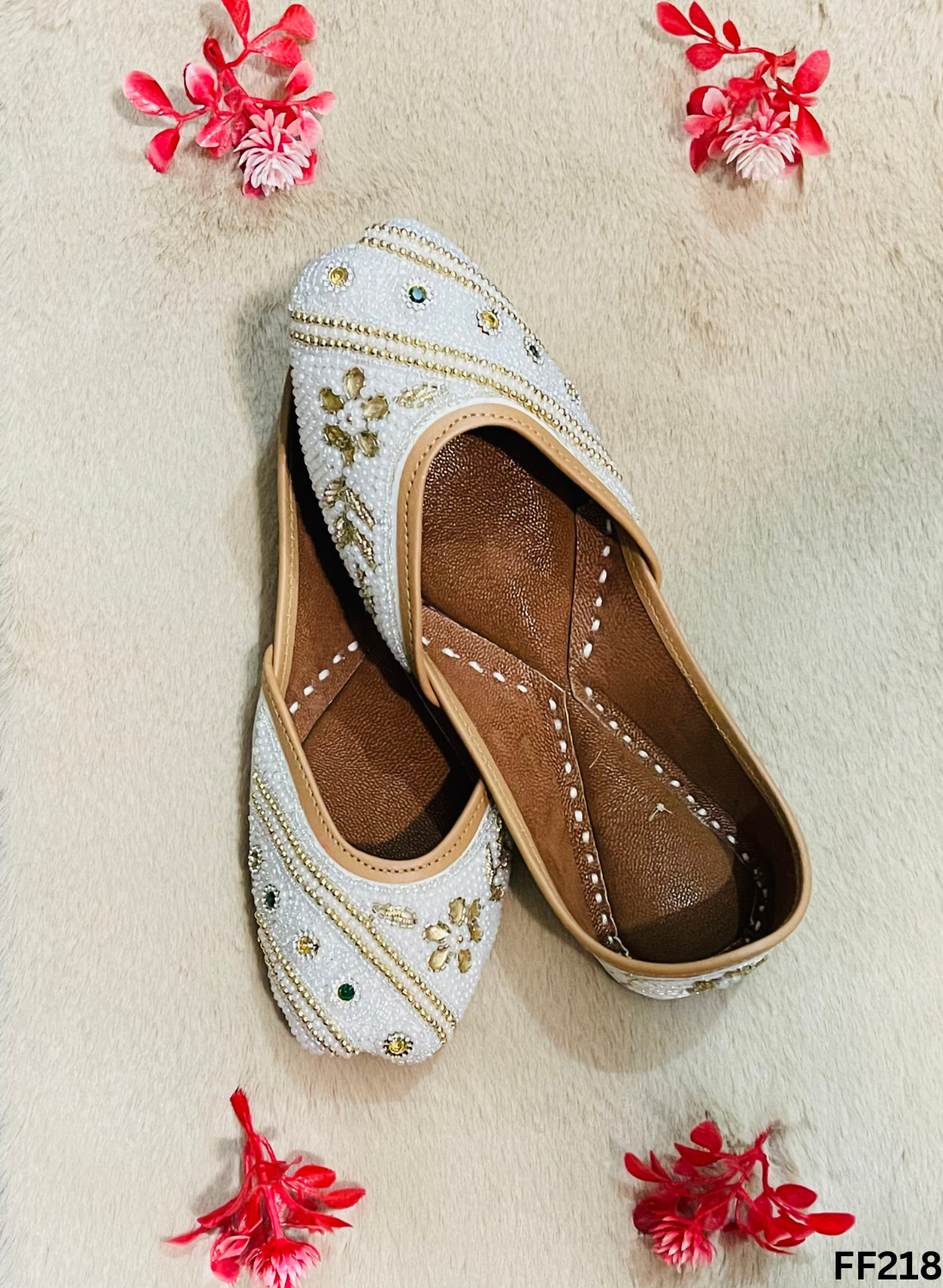 FF218 | White| Hand-Work | Punjabi Jutti