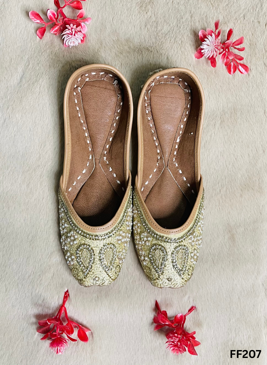 FF207 | Golden | Hand-Work | Punjabi Jutti