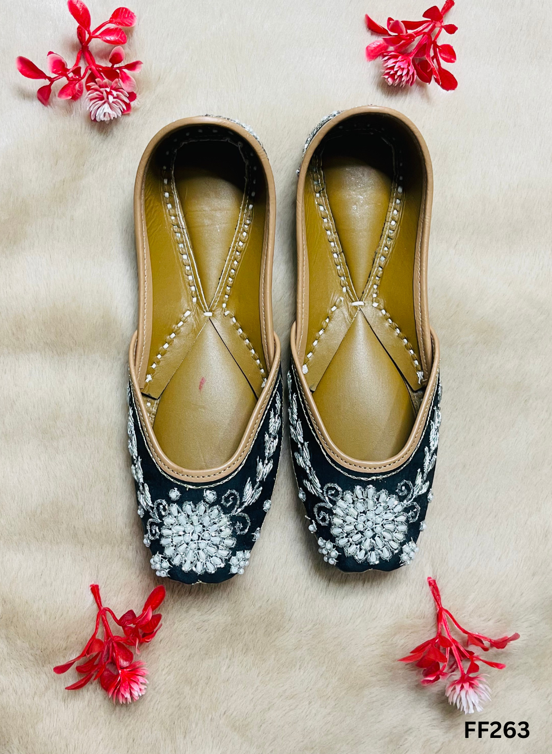 FF263 | Black |  Hand-Work | Punjabi Jutti