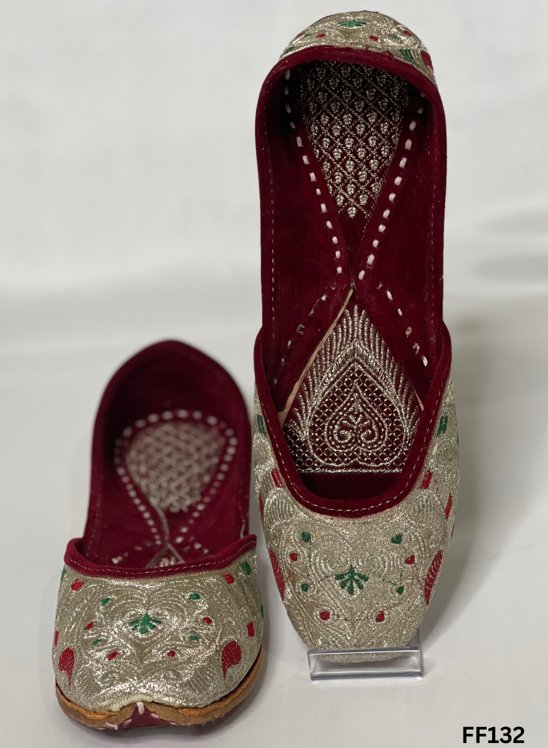 FF132 | Golden | Thread Work | Punjabi Jutti