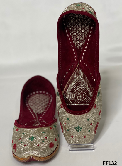 FF132 | Golden | Thread Work | Punjabi Jutti