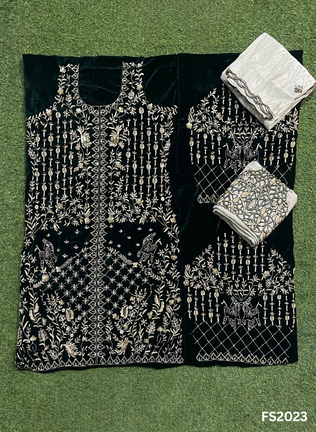 FS2320 | Bottle Green | Velvet suite | Pure velvet | Wedding | Party Wear | Jaggo | Ring Ceremony | Festival